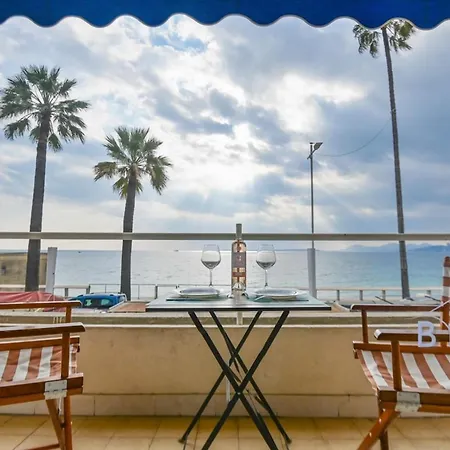 Large On The Seafront Apartment *